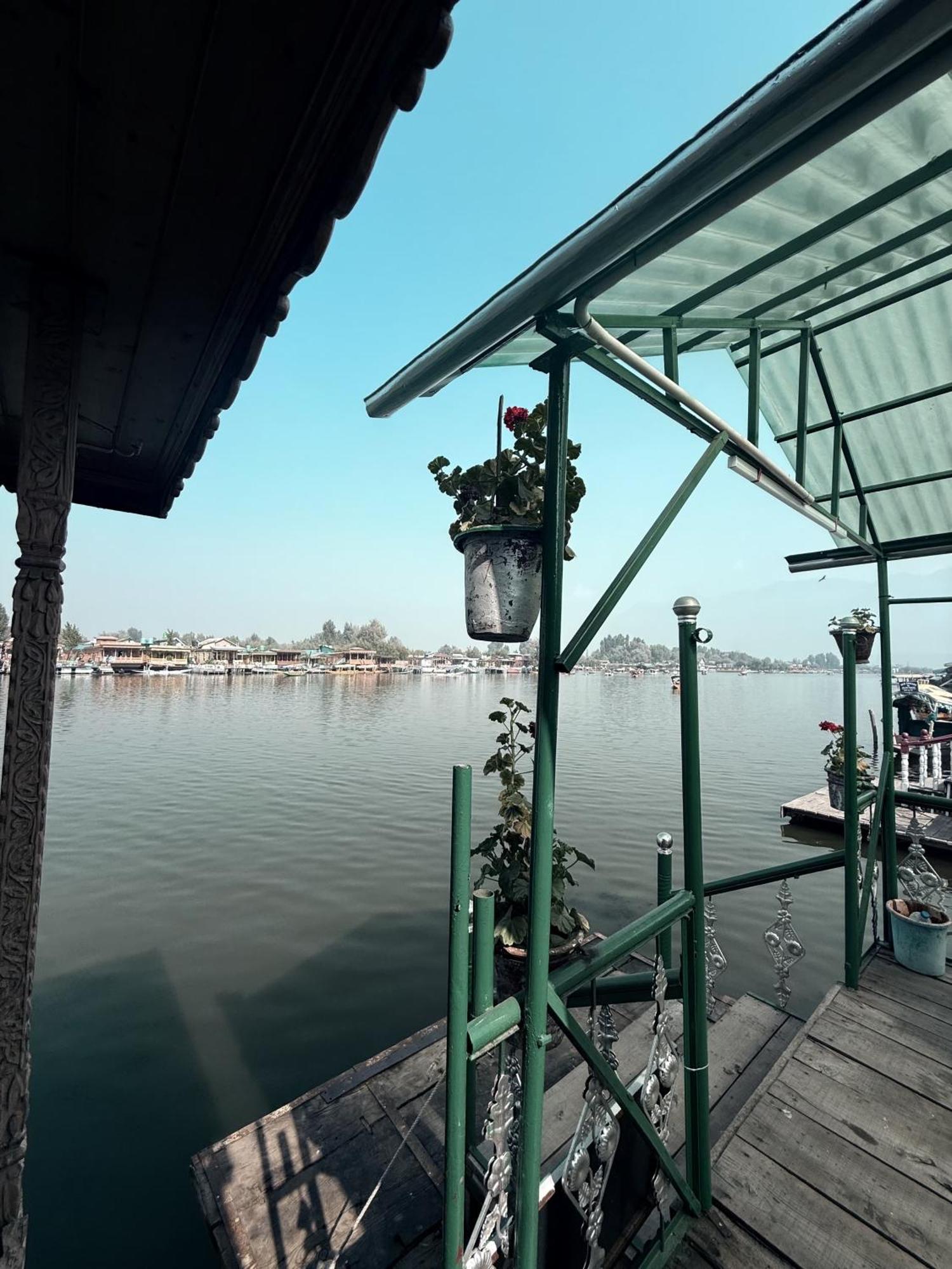 Lalarukh Group Of Houseboats Otel Srīnagar Dış mekan fotoğraf