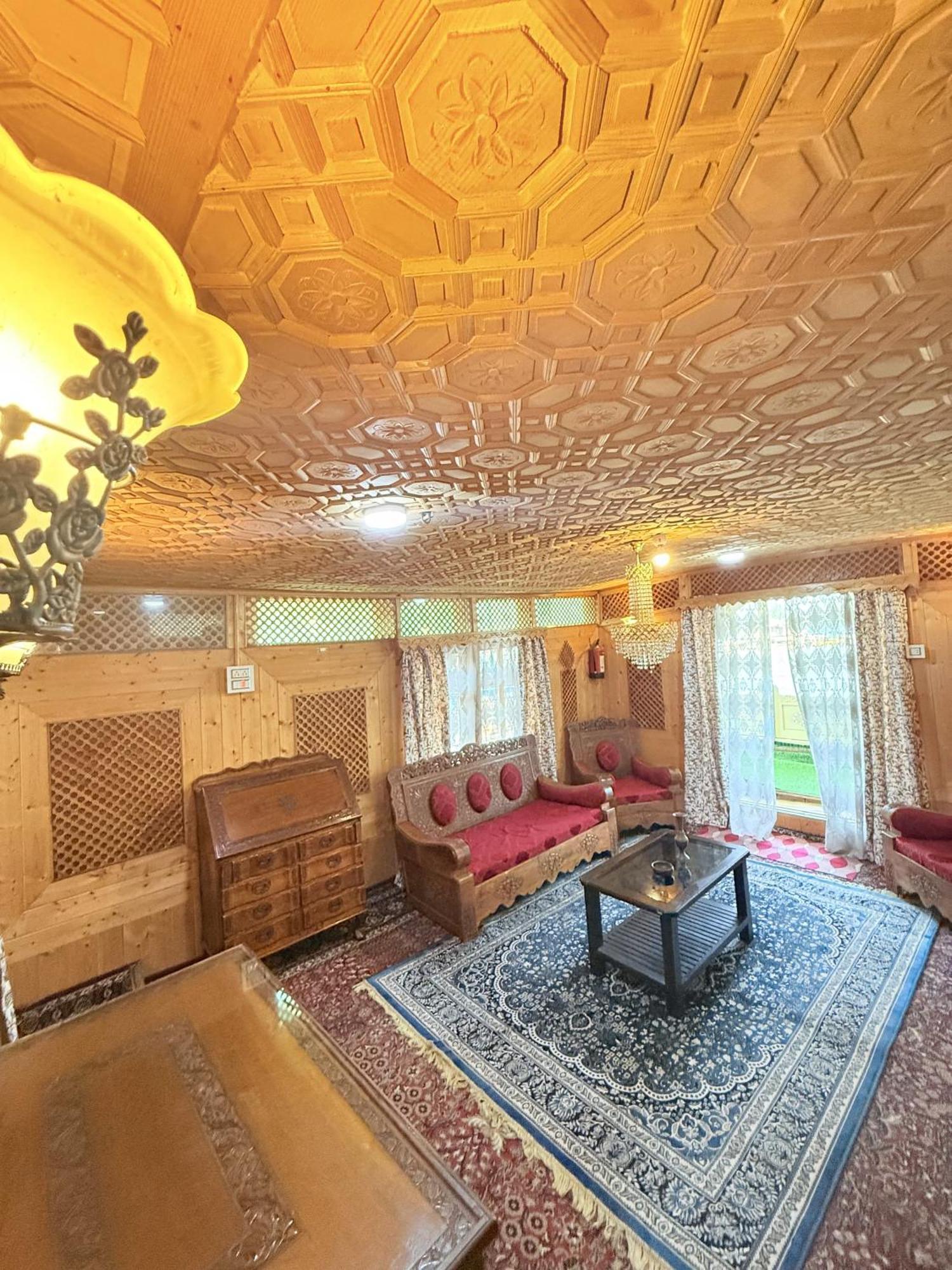 Lalarukh Group Of Houseboats Otel Srīnagar Dış mekan fotoğraf